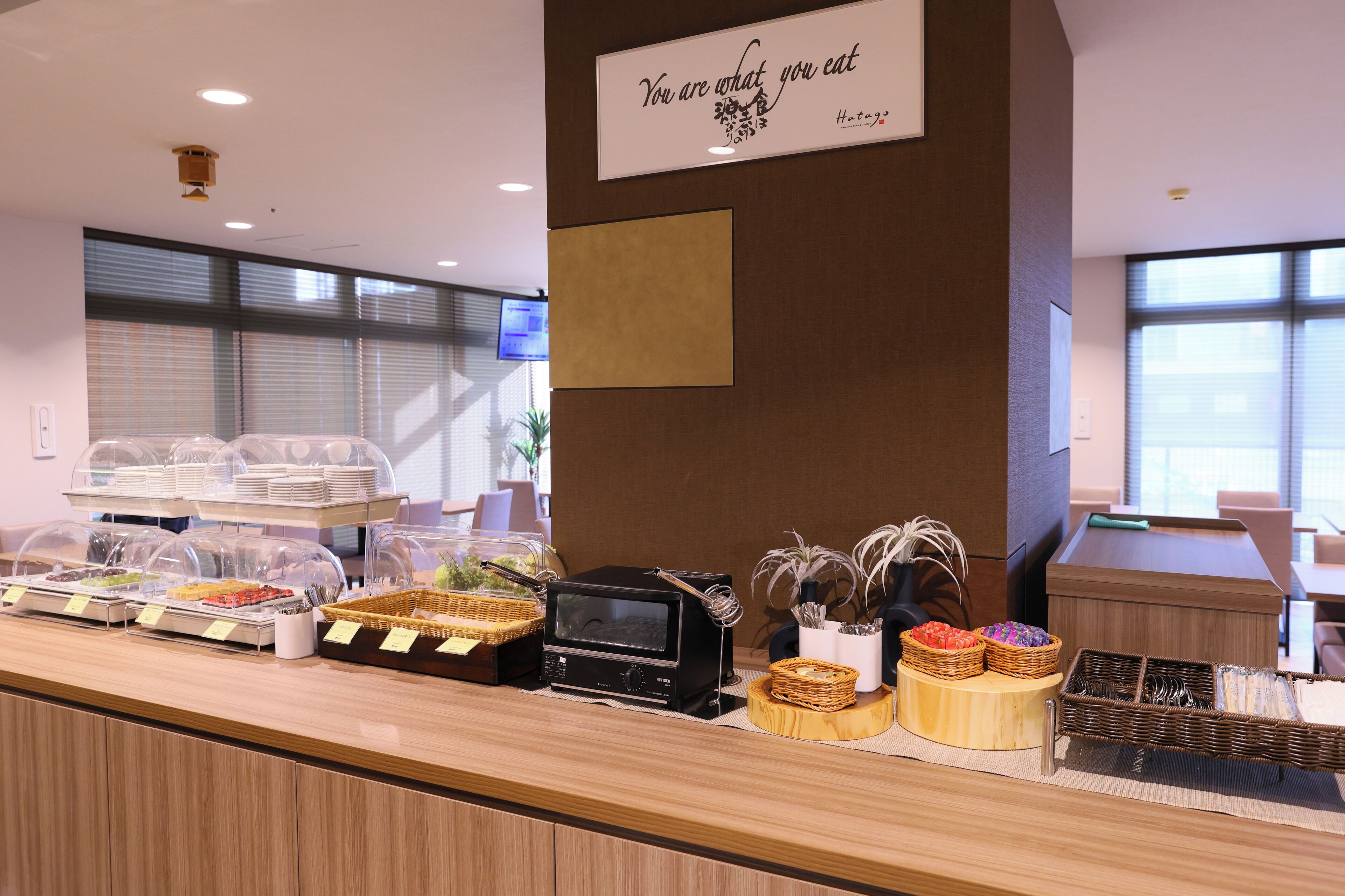 daily buffet breakfast (jpy 2500 per person)