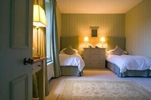 Premium bedding, desk, iron/ironing board, free WiFi