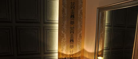 Draps italiens Frette, minibar, coffres-forts dans les chambres, bureau