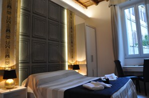 Suite, Hot Tub | Frette Italian sheets, minibar, in-room safe, desk - Navona Nice Room (Rome)