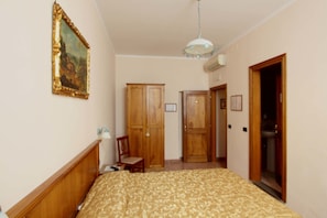 Double Room, Private Bathroom | Hypo-allergenic bedding, desk, soundproofing, free WiFi - Hotel Margaret (Florence)