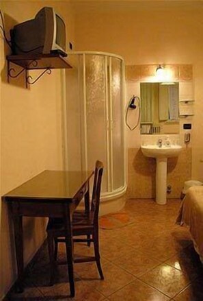 Doppelzimmer, Gemeinschaftsbad | Dusche im Bad