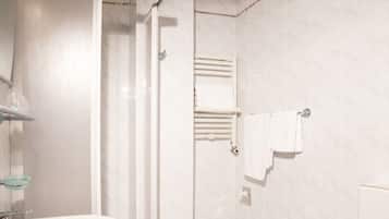 Apartment | Bathroom | Shower, hair dryer, bidet, towels