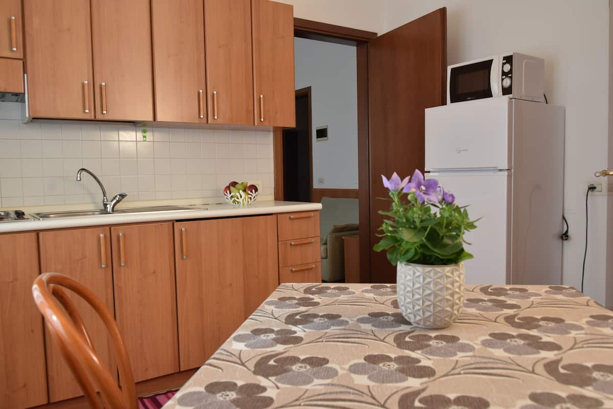 Apartment (2 Pax) | Ruang tamu | TV LED