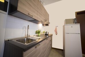 Full-sized fridge, microwave, stovetop, cookware/dishes/utensils