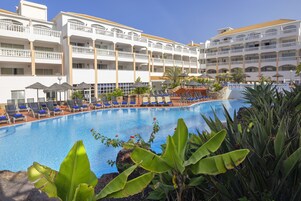 2 piscinas al aire libre