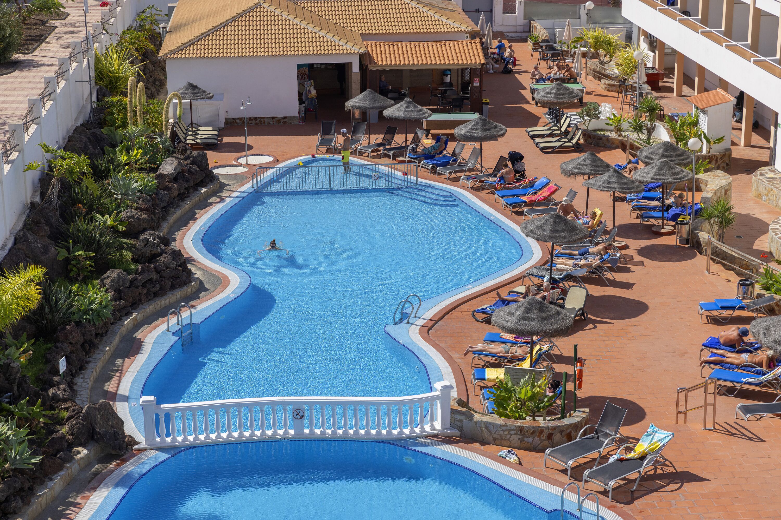 Two Bedroom Apartment for 6 people | Cofres nos quartos, berços grátis, Wi-Fi (sobretaxa), roupa de cama