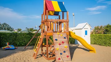 Außen-Kinderspielplatz