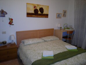 ห้องดับเบิล, ห้องน้ำส่วนตัว | ผ้านวมขนเป็ด, ตู้นิรภัยในห้องพัก, เตารีด/โต๊ะรีดผ้า, เปล/เตียงเด็กอ่อน