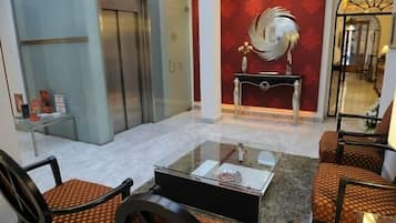 Àrea amb seients del vestíbul