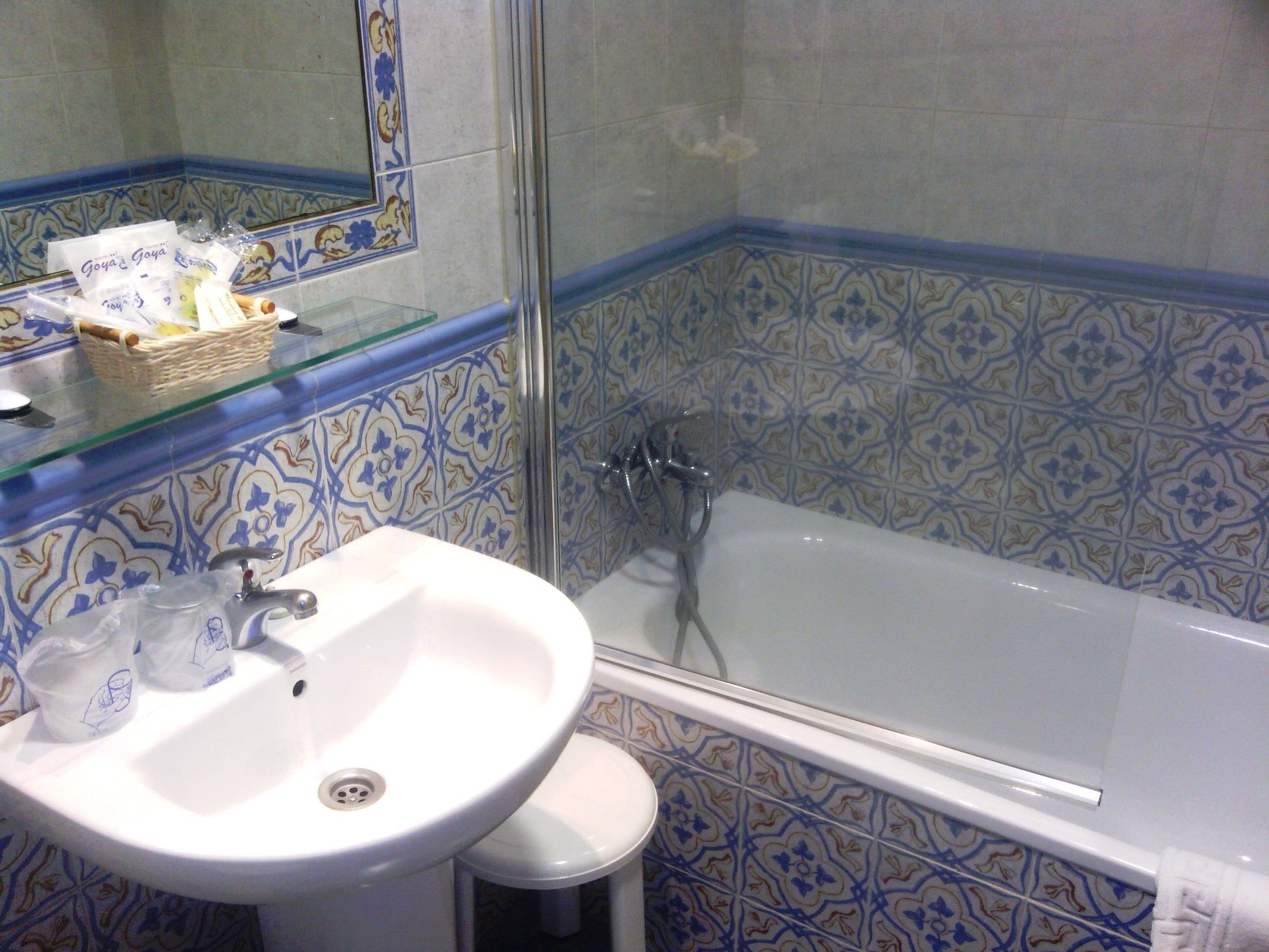 bathtub, free toiletries, hair dryer, bidet