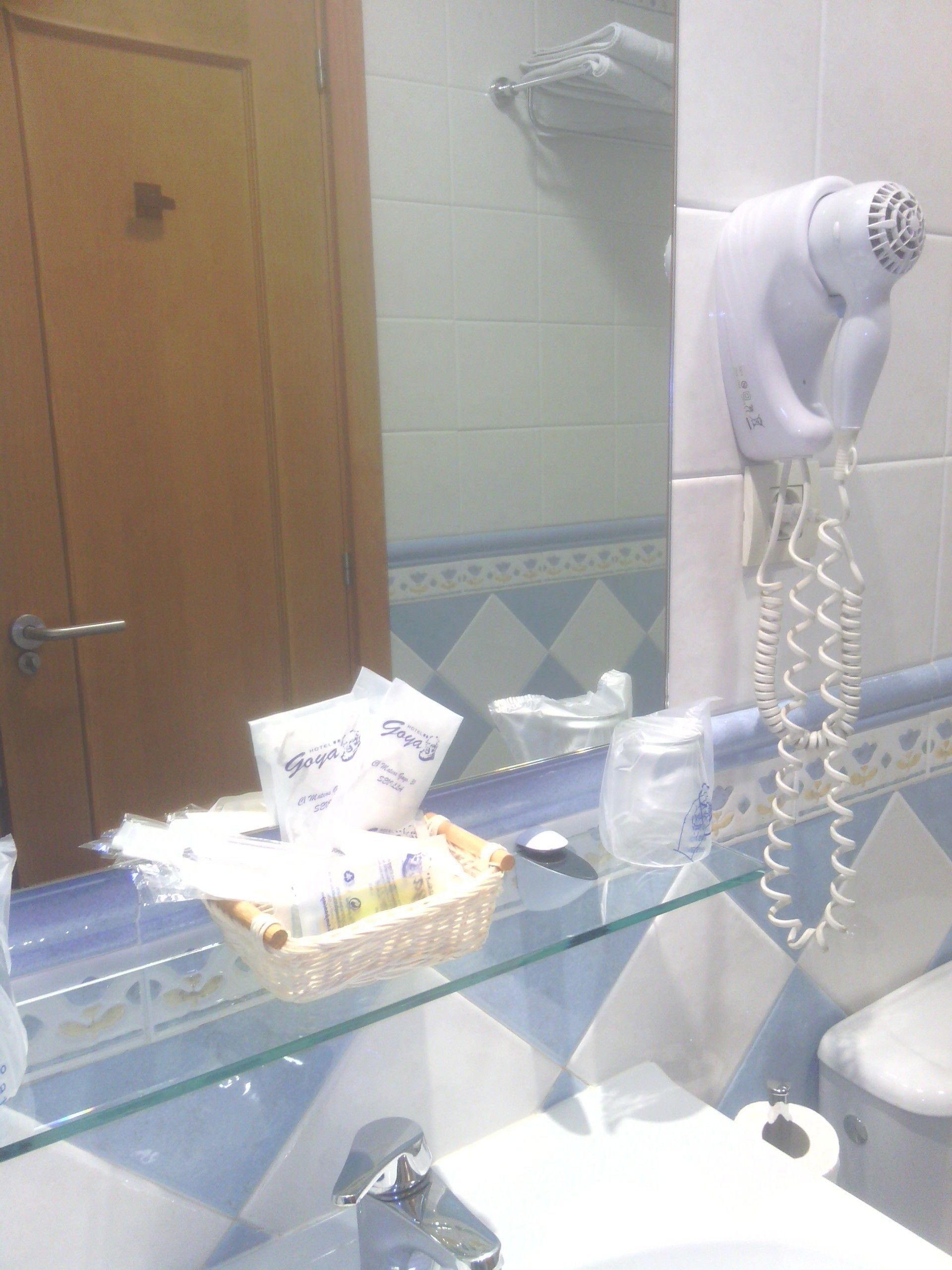 bathtub, free toiletries, hair dryer, bidet