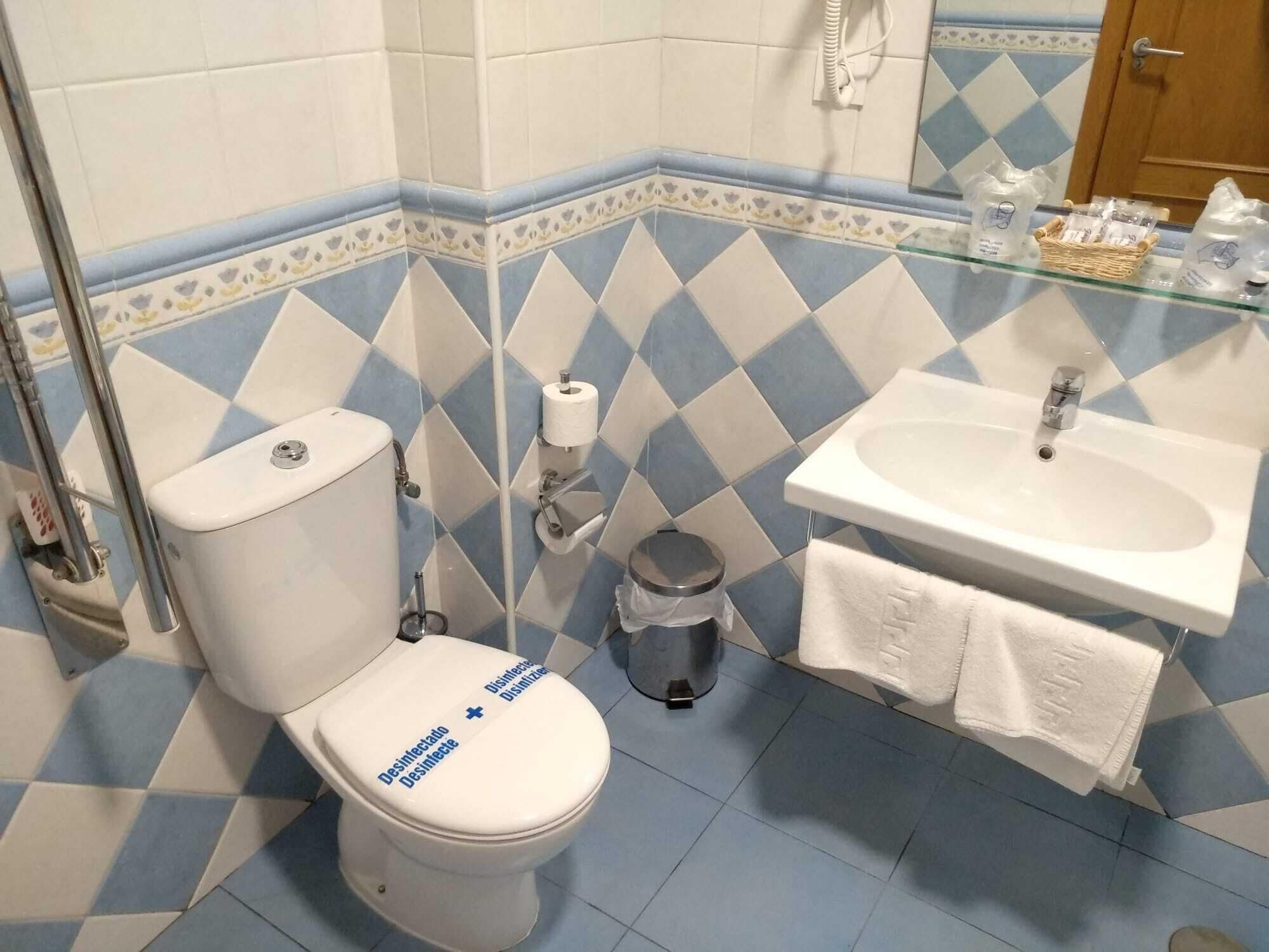 bathtub, free toiletries, hair dryer, bidet
