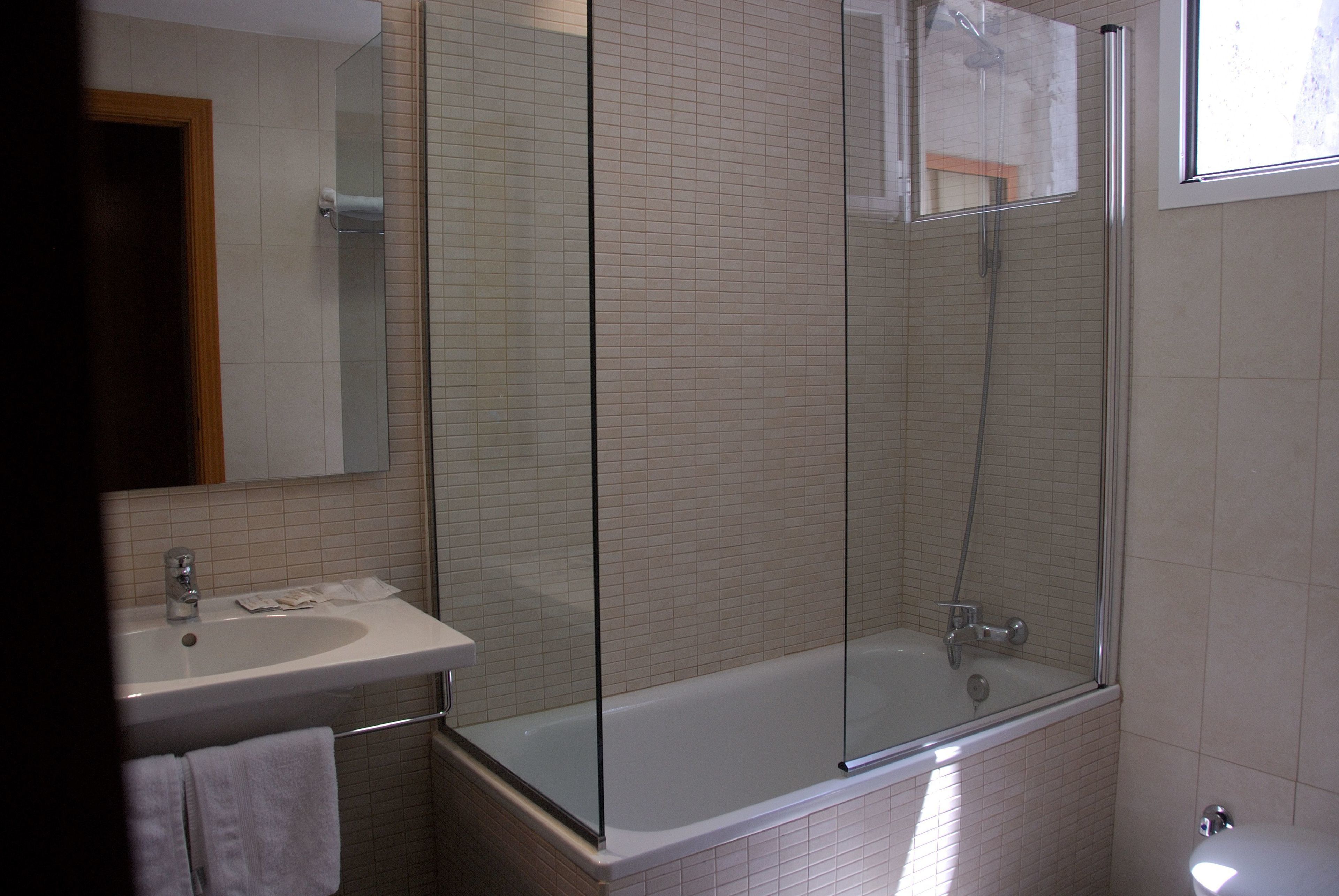 bathtub, free toiletries, hair dryer, bidet