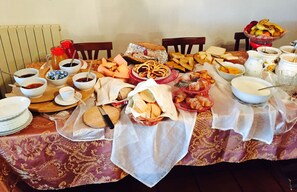 Daily continental breakfast for a fee - Hotel Campo Di Carlo (Sassetta)