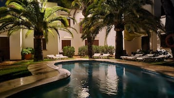 Outdoor pool, sun loungers