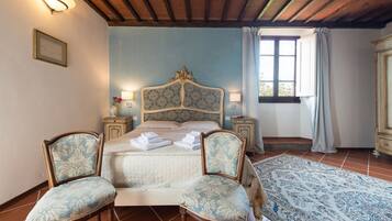 Deluxe tweepersoonskamer | Bedden met traagschuimmatrassen, een minibar, individueel gedecoreerd