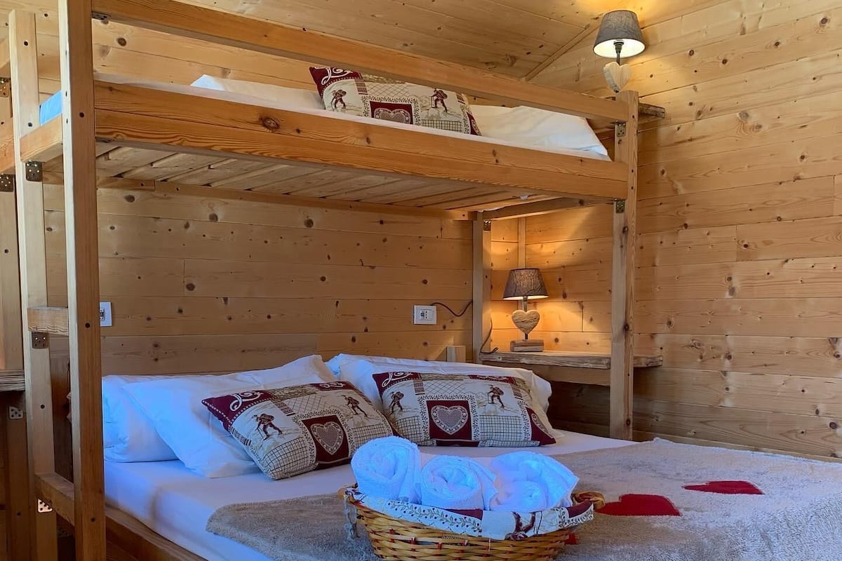 Chalet (2 adults) | Edredón, camas Select Comfort y caja de seguridad en la habitación 