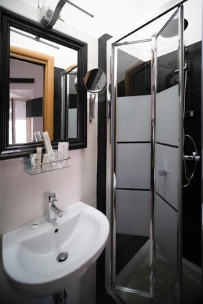 Quarto quádruplo | 1 quarto, roupas de cama antialérgicas, cofres nos quartos