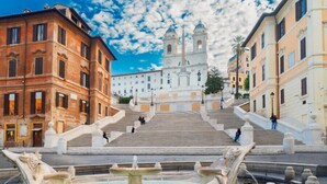 A grand staircase leading to a historic building with a fountain at the base. - Merulana Star (Rome)