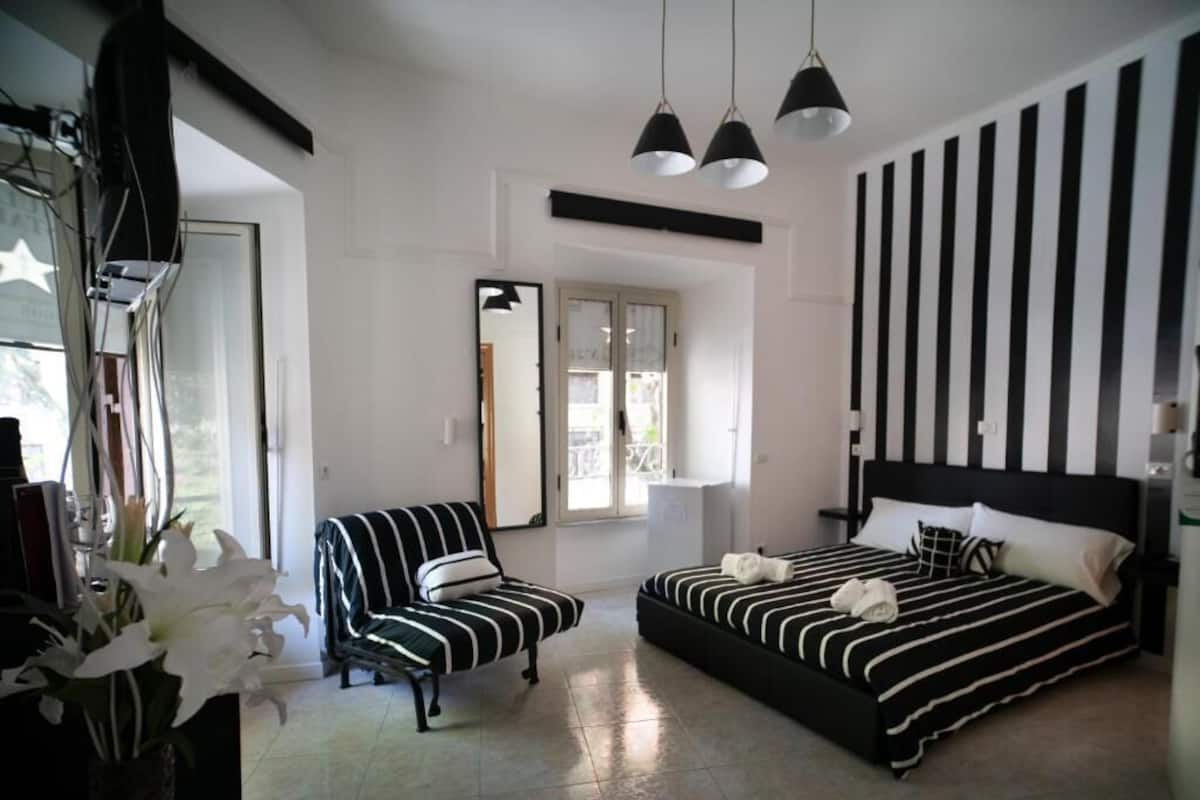 Quadruple Room | 1 bedroom, hypo-allergenic bedding, in-room safe, blackout curtains