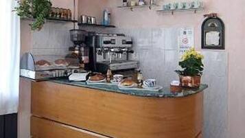 Bar (trong khuôn viên)