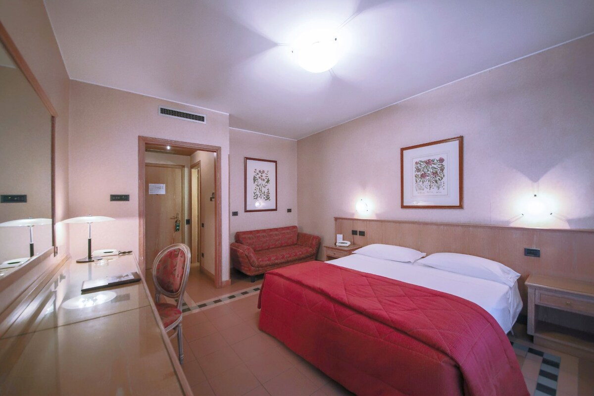 In-room safe, desk, laptop workspace, soundproofing