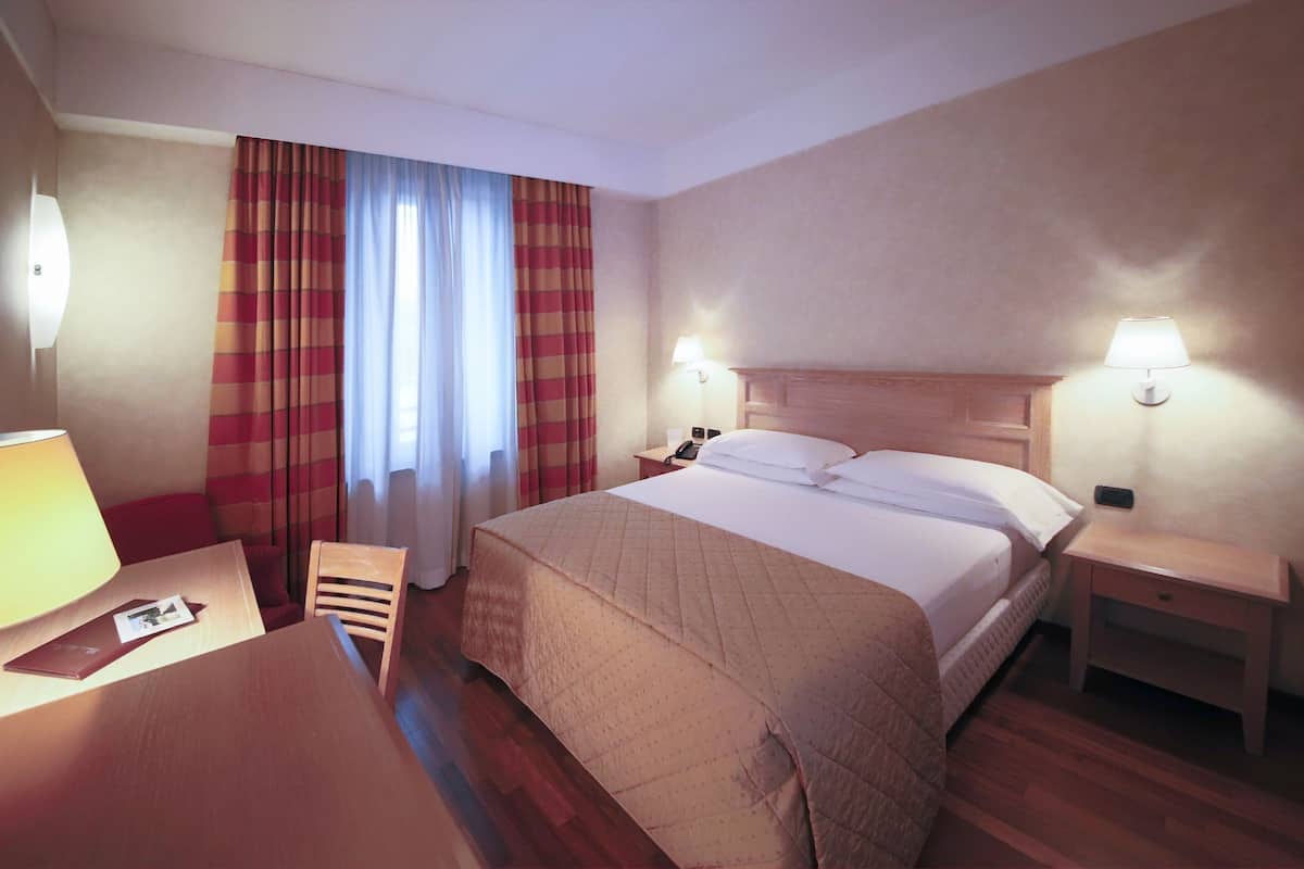 In-room safe, desk, laptop workspace, soundproofing