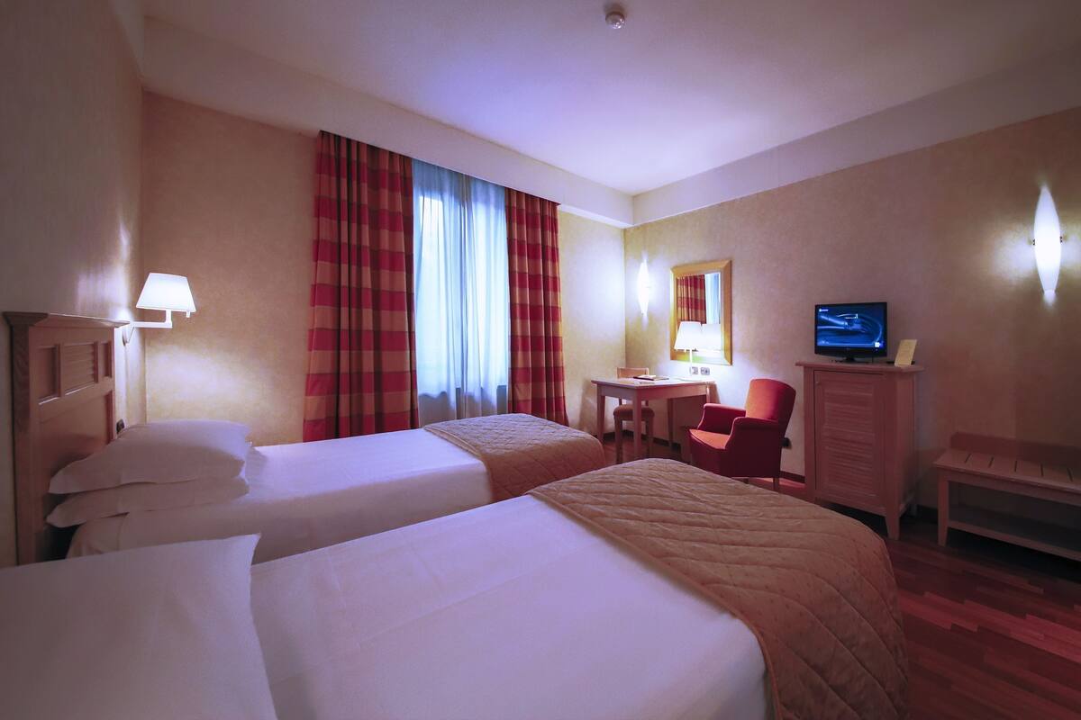 In-room safe, desk, laptop workspace, soundproofing