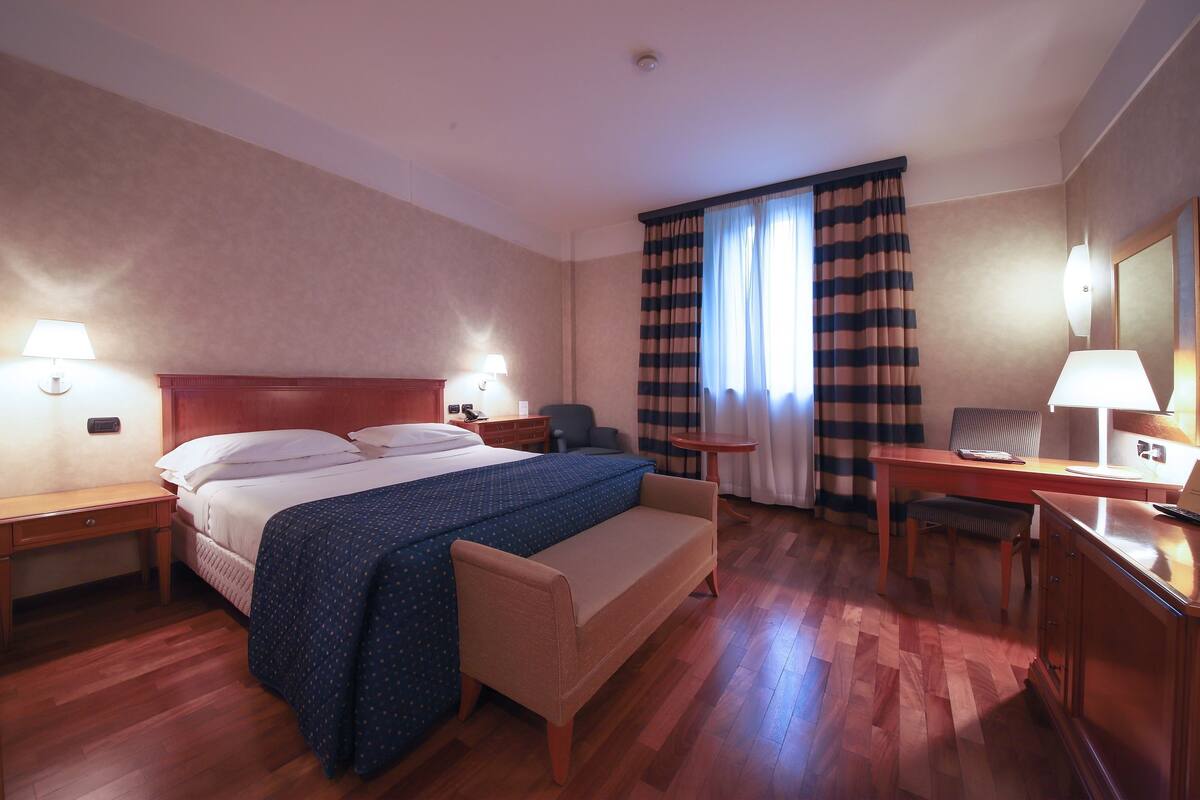 Royal Double Room, 1 King Bed | In-room safe, desk, laptop workspace, soundproofing