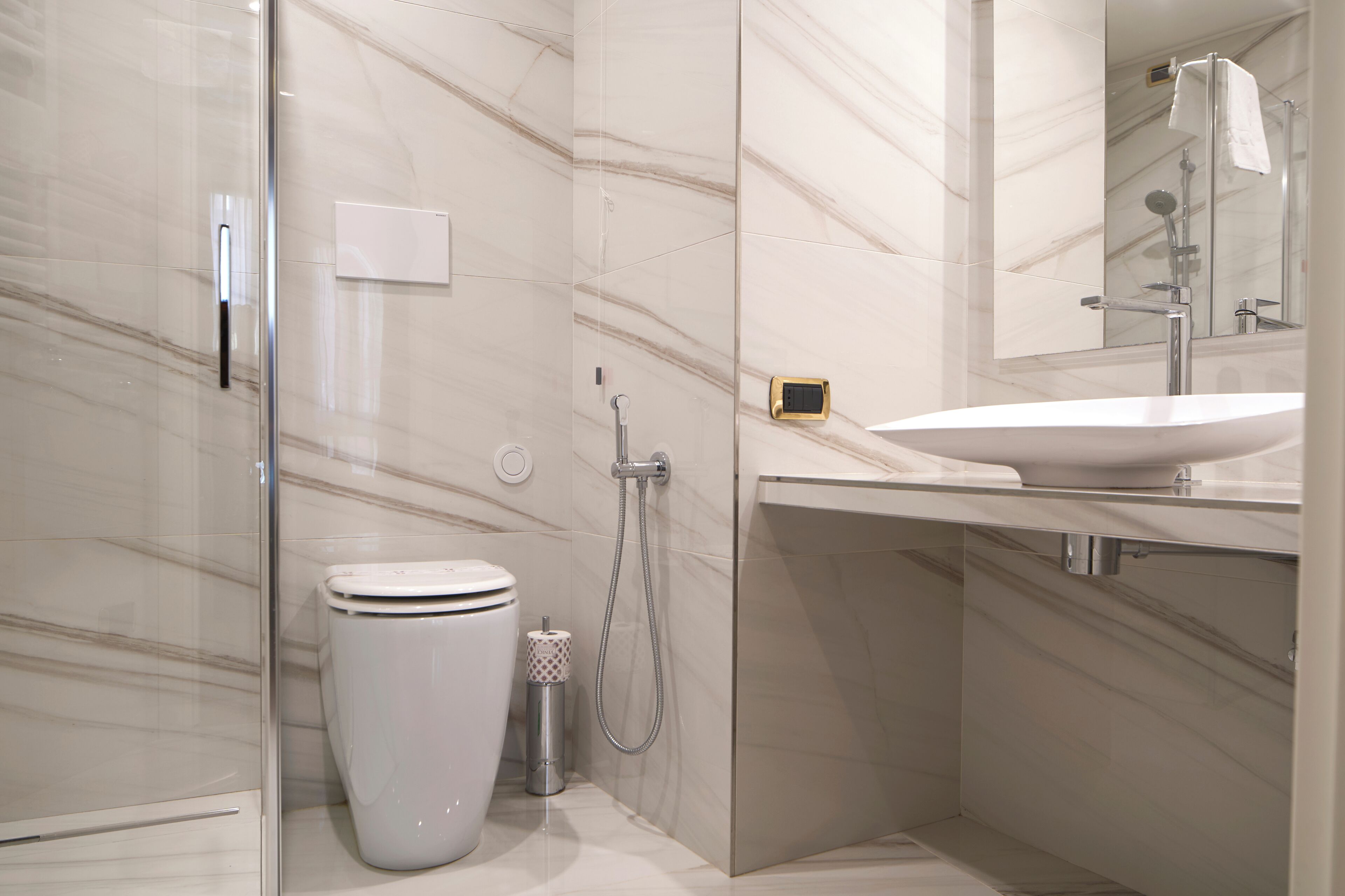 shower, rainfall showerhead, free toiletries, hair dryer