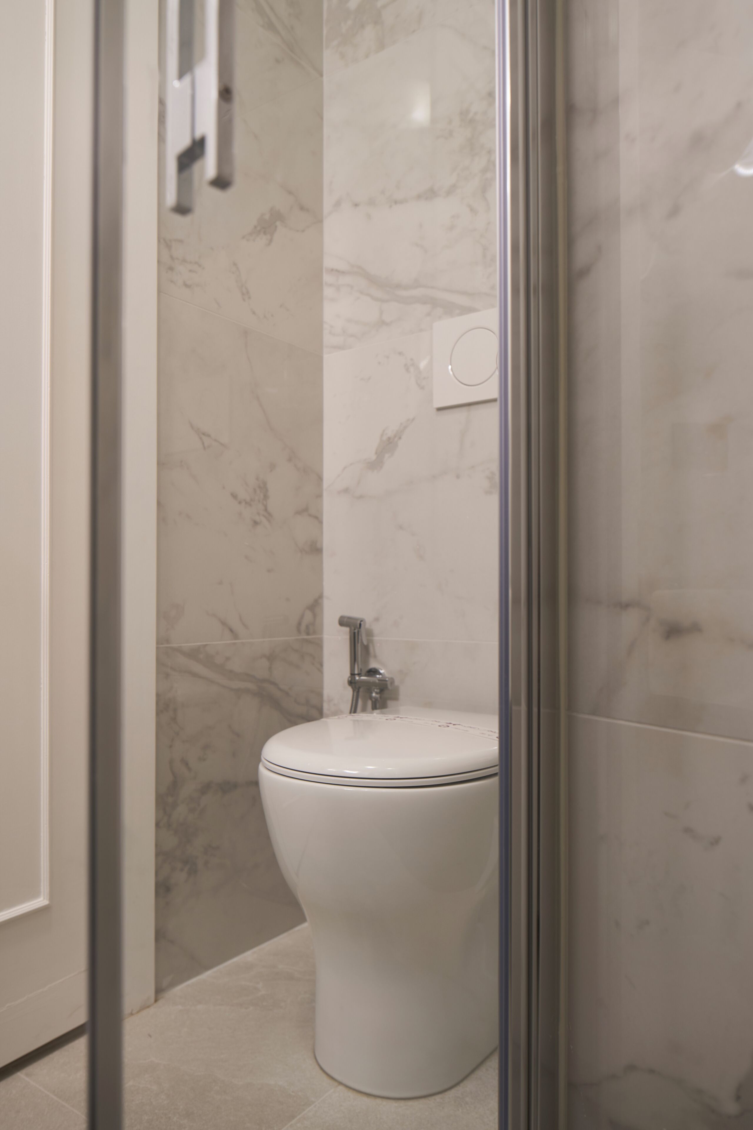 shower, rainfall showerhead, free toiletries, hair dryer