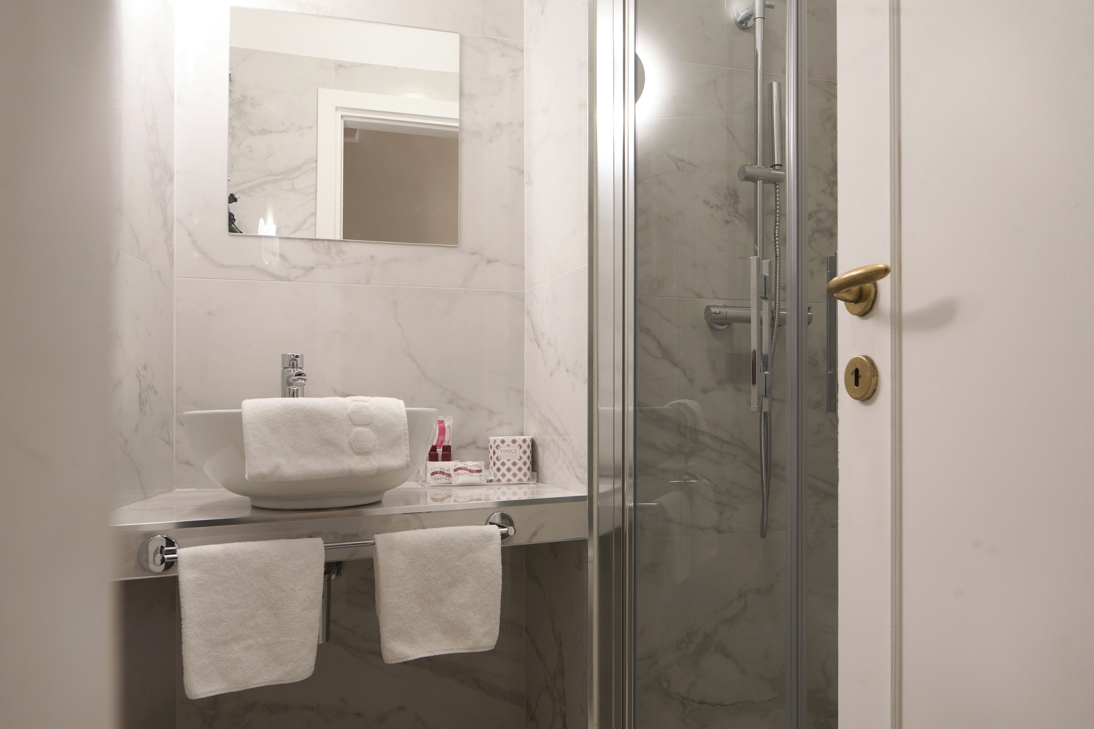 shower, rainfall showerhead, free toiletries, hair dryer