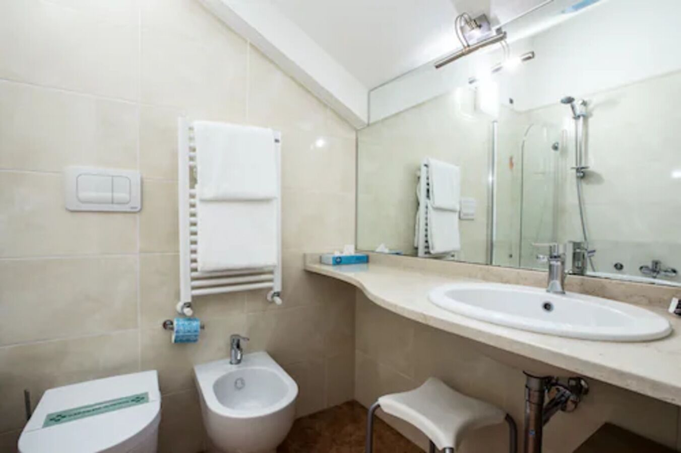 shower, rainfall showerhead, free toiletries, hair dryer