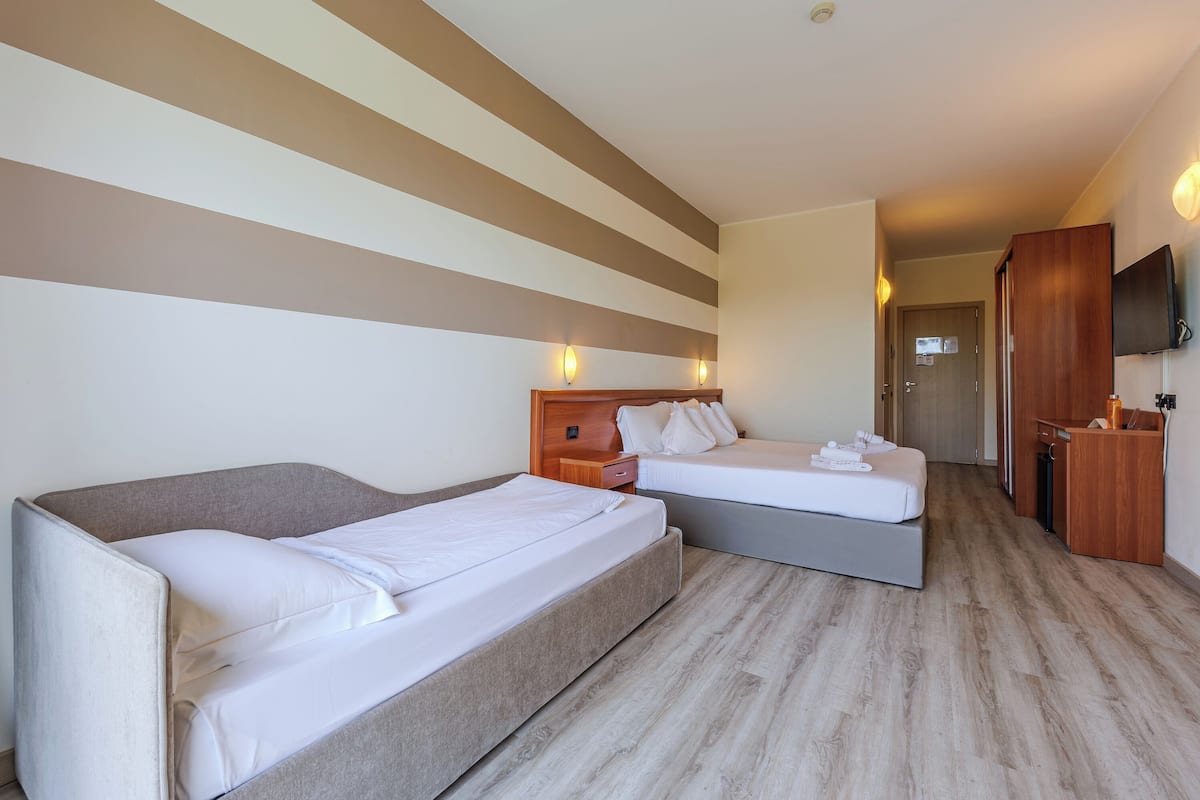 Triple Room, Balcony | Minibar, in-room safe, desk, blackout drapes