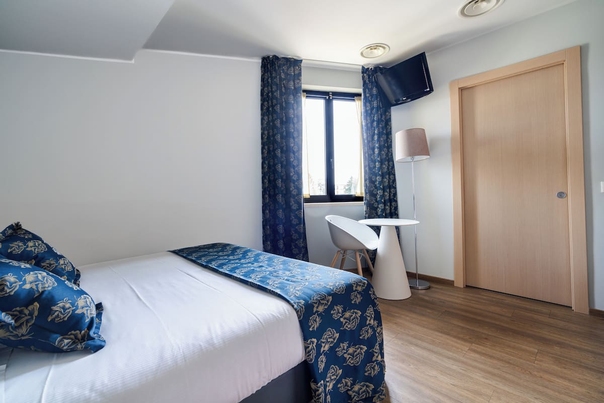 Minibar, in-room safe, desk, blackout drapes