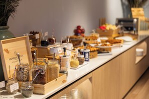 Free daily buffet breakfast  - Hotel Ristorante Al Fiore (Peschiera del Garda)