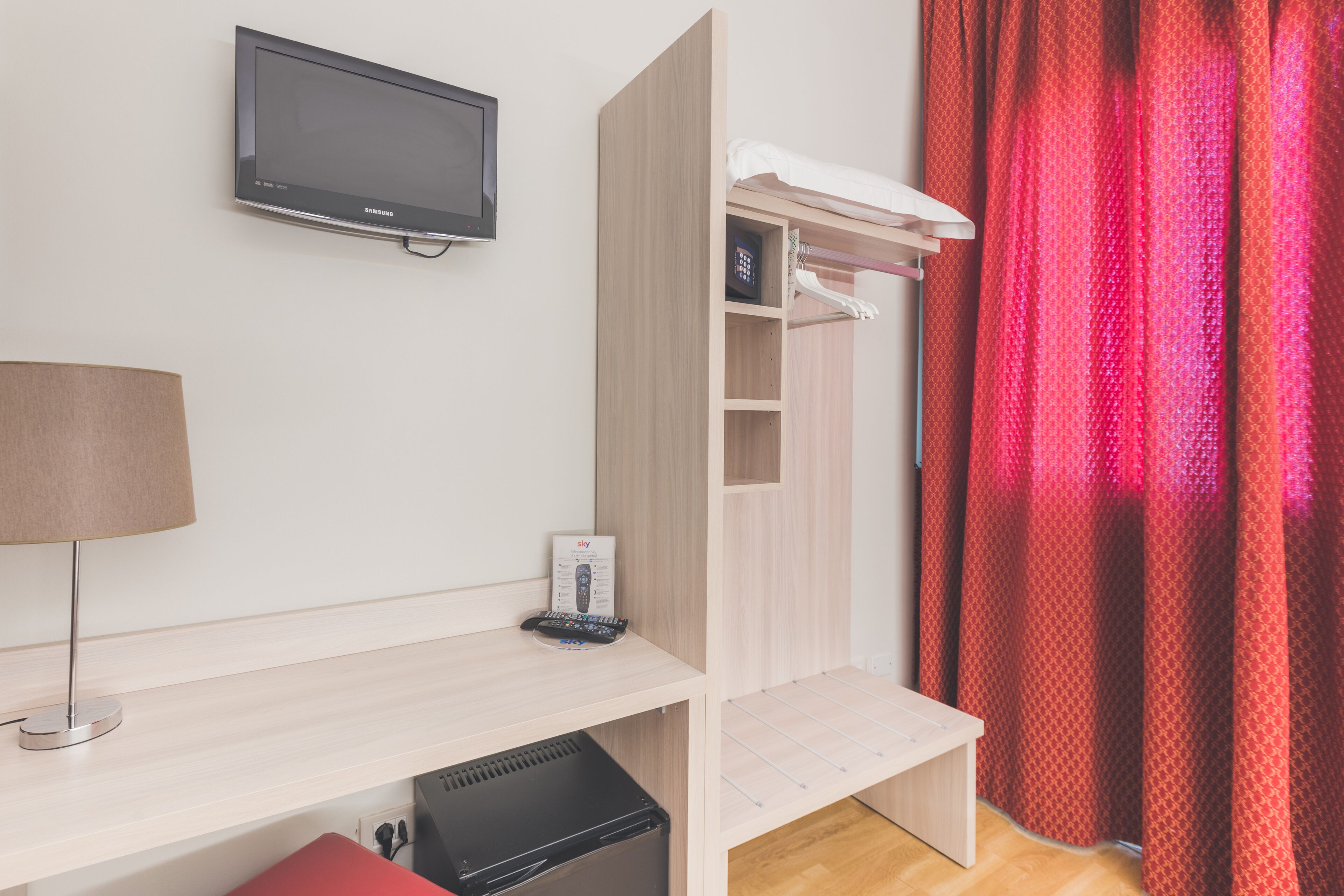 basic double room | 1 bedroom, minibar, in-room safe, desk