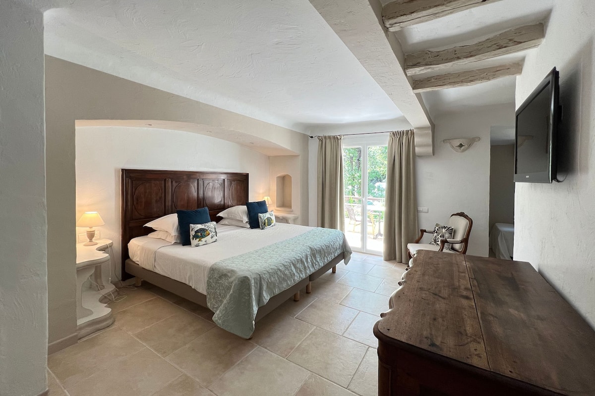 1 bedroom, Select Comfort beds, in-room safe, desk