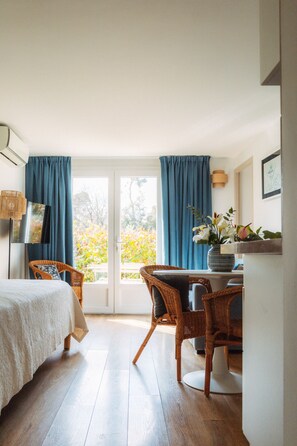 Leilighet, 1 soverom | Oppholdsområde | Flatskjerm-TV