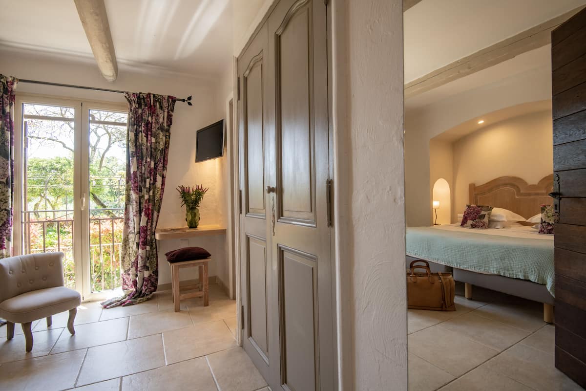 1 bedroom, Select Comfort beds, in-room safe, desk