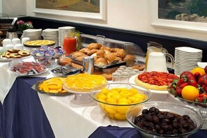 Tägliches inbegriffenes Frühstücksbuffet