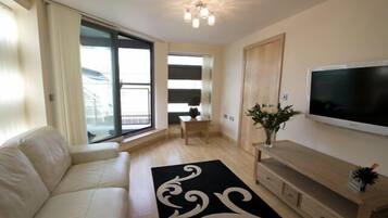 Deluxe Apartment, 2 Bedrooms | Living area