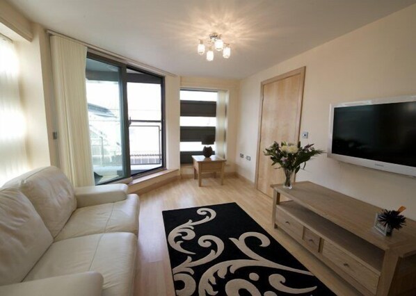 Deluxe Apartment, 2 Bedrooms | Living area
