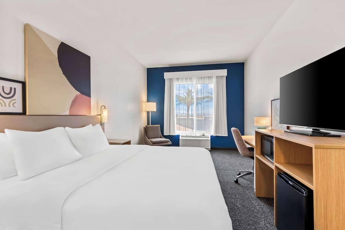 Zimmer, 1 King-Bett | Hochwertige Bettwaren, laptopgeeigneter Arbeitsplatz