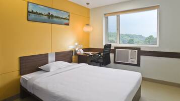 Twin Room | Minibar, in-room safe, desk, rollaway beds