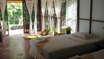 Glass Tent | Desk, free WiFi