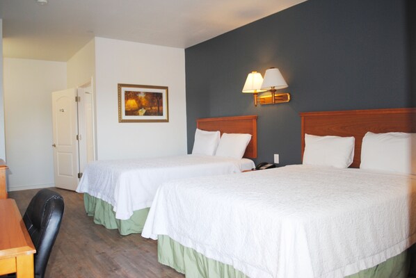 Blackout drapes, free WiFi, bed sheets - Bestway Inn (Bedford)