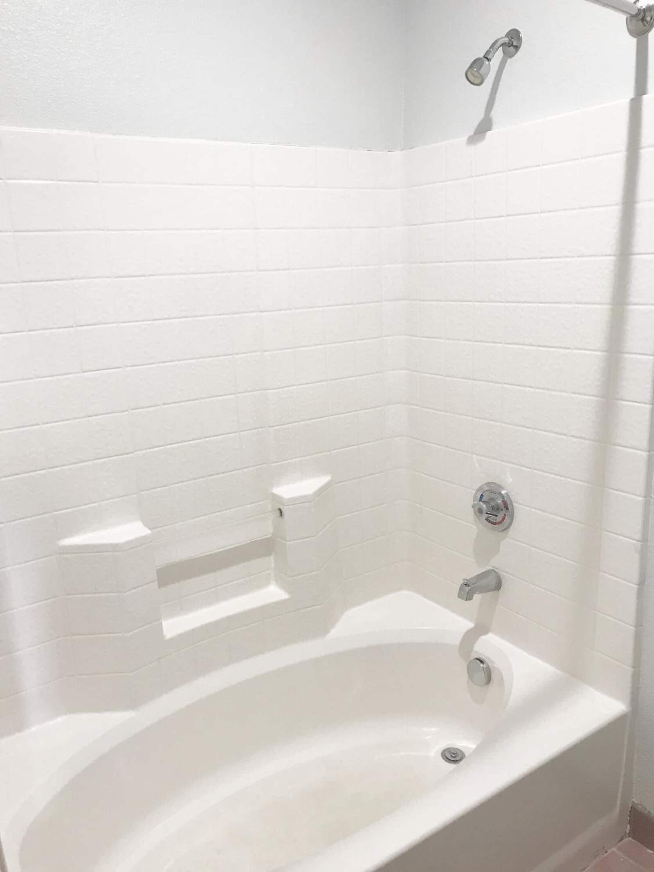 Combined shower/bathtub, hair dryer, towels