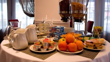 Kontinental frukost varje dag (EUR 9 per person)